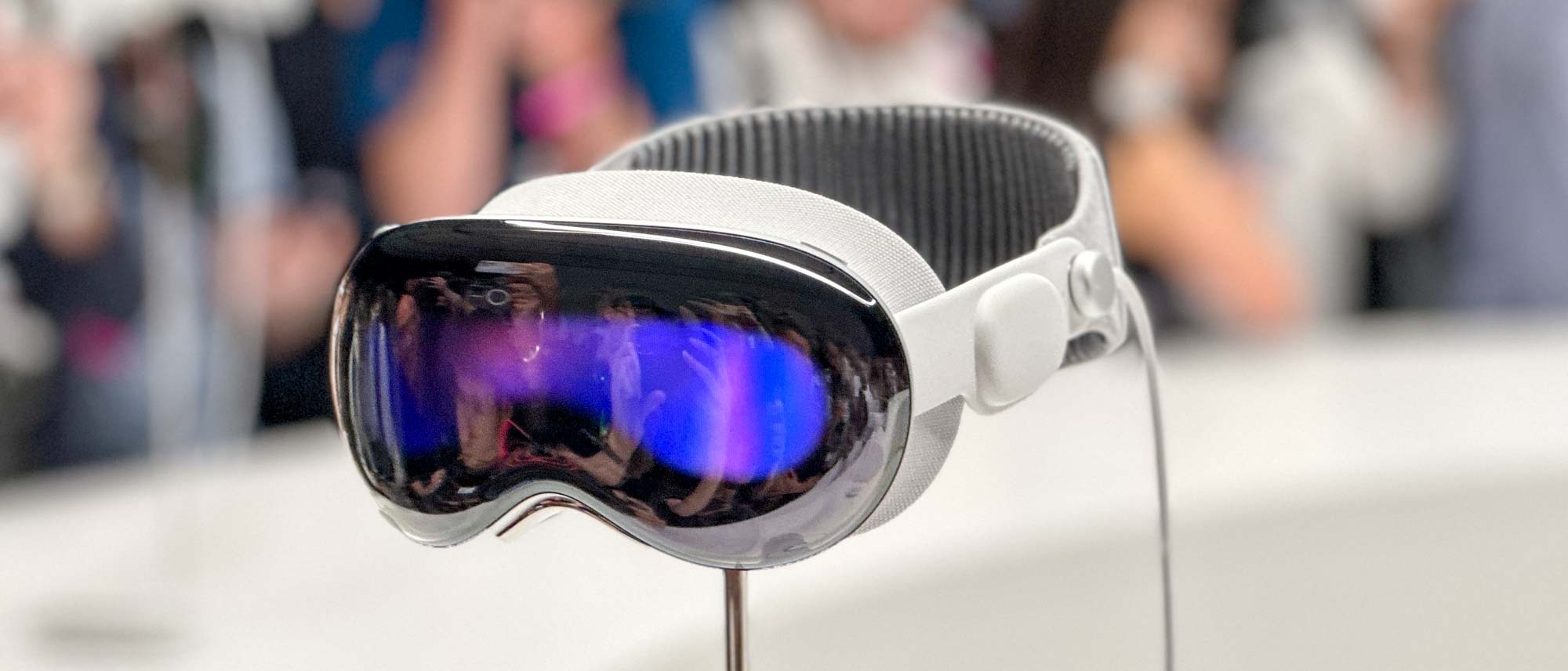 Apple Vision Pro Hands On A Mixed Reality Breakthrough Toms Guide 