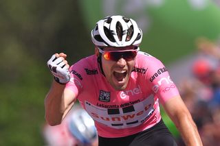 Tom Dumoulin wins stage 14 of the Giro d'Italia.