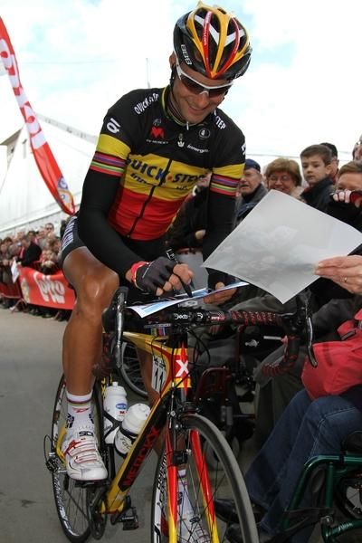 Tom Boonen (Quick Step) signs some autographs at the start.
