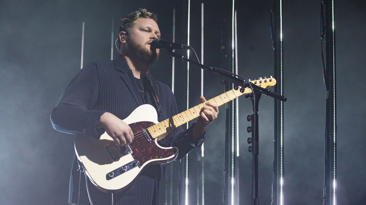 Joe Newman of Alt-J performing live