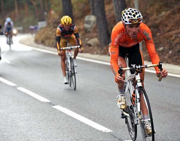 Samuel Sanchez (Euskaltel-Euskadi) leads Alejandro Valverde (Caisse d'Epargne)