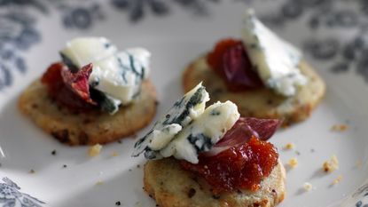 Biscuits with cheese and quince jelly