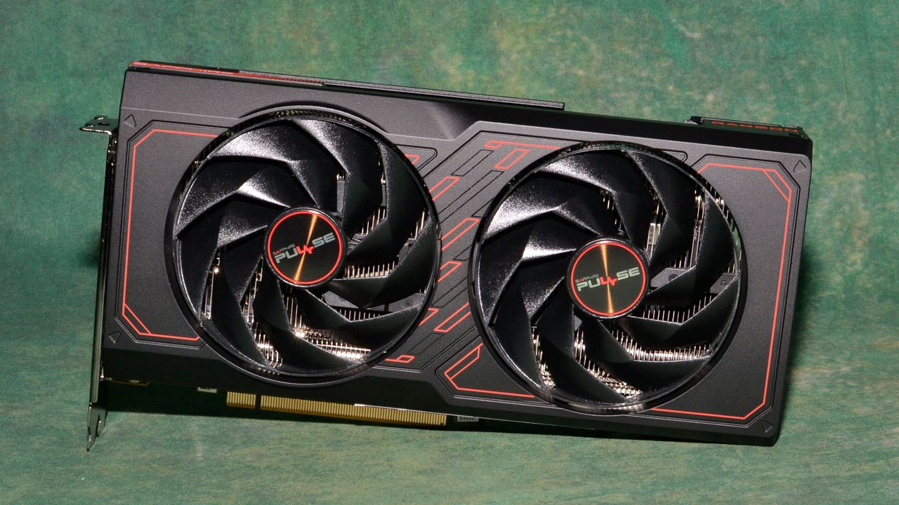 AMD Radeon RX 7600 XT Sapphire Pulse card photos and unboxing