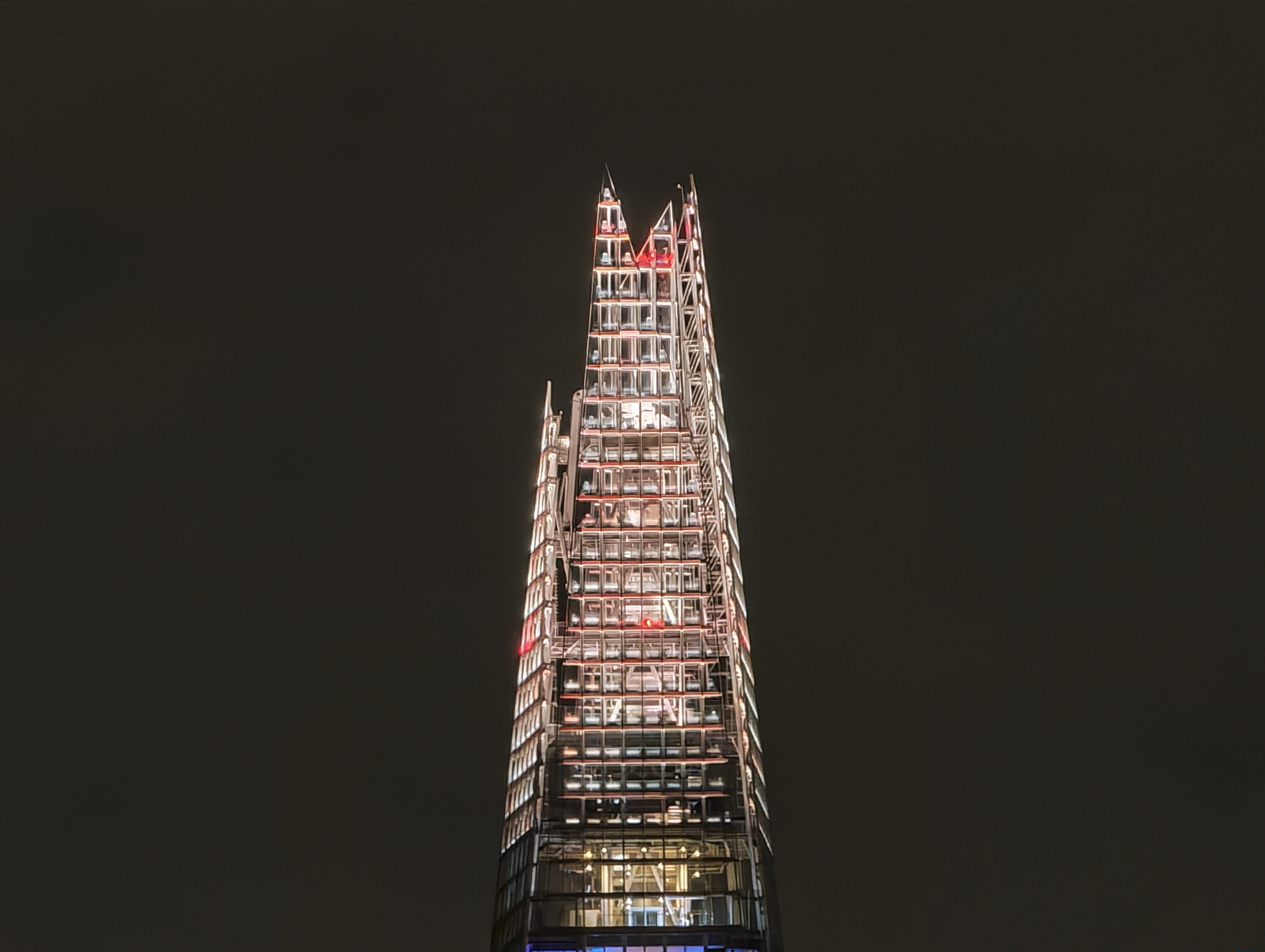 Honor Magic 8 Pro camera sample Shard night 15x zoom