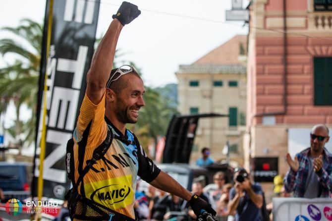 Fabien Barel celebrates his victory