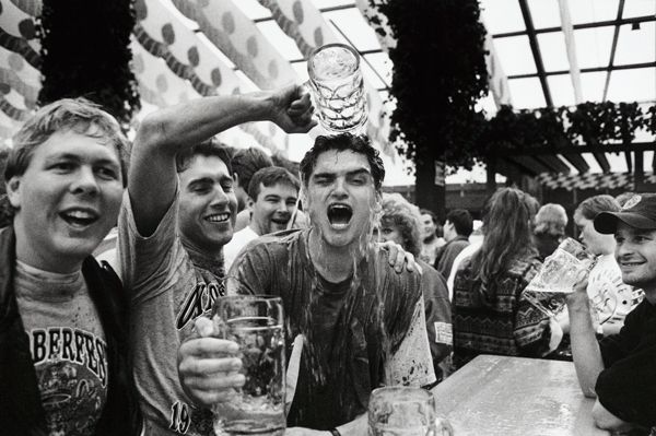 Don&amp;#039;t be that guy: A visual etiquette guide to enjoying (and possibly remembering) Oktoberfest