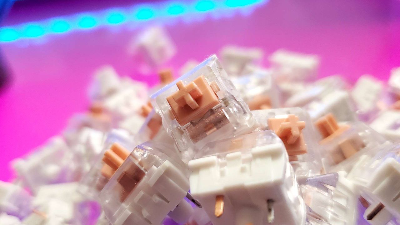 Lubing mechanical key switches