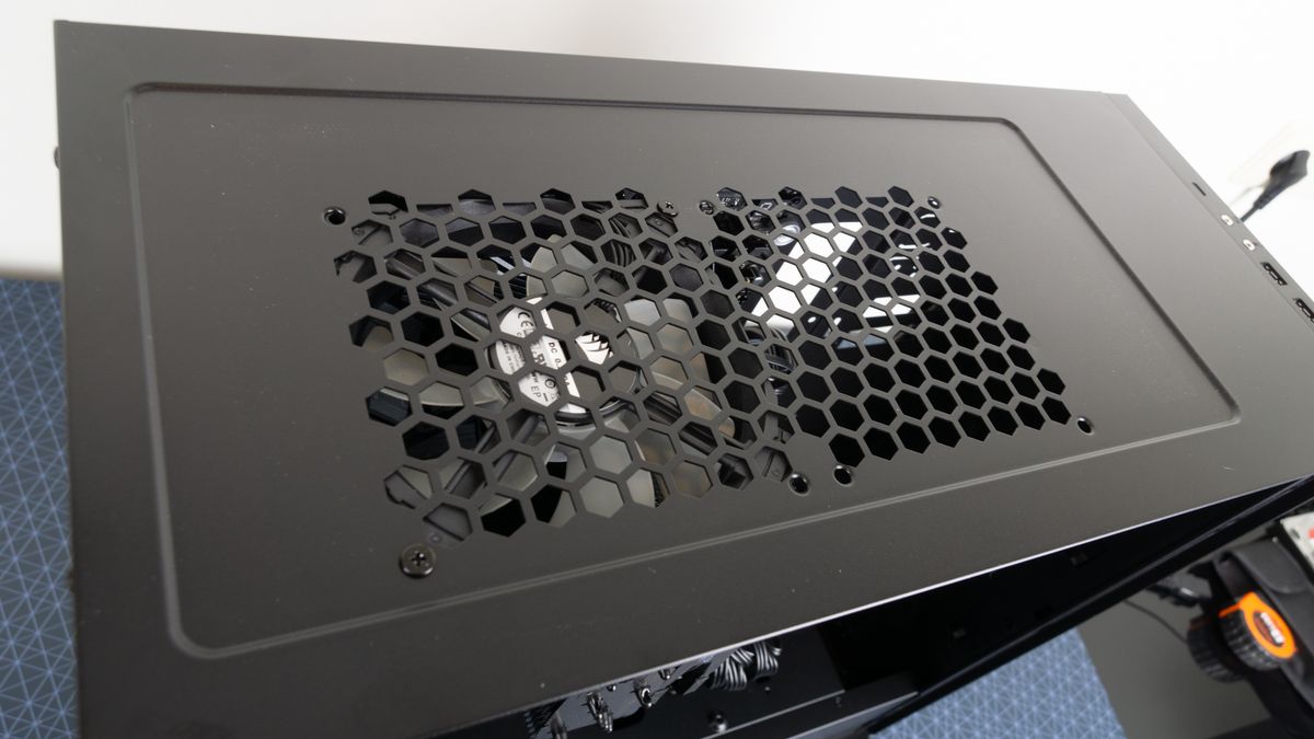 InWin 216