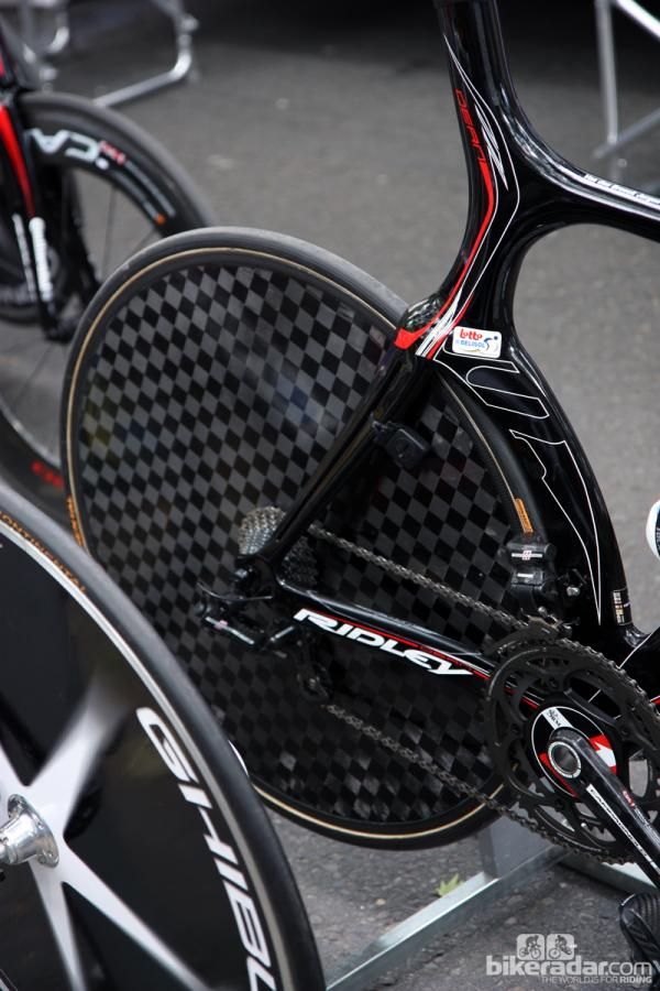 Lotto-Belisol captain Jurgen van den Broeck had a new Campagnolo disc wheel fitted to his Ridley Dean today. We don't have specific details on it at the moment but the full carbon construction is certainly lighter than the antiquated model Campagnolo currently offers and the freehub body is finally properly sized for an 11-speed cassette.