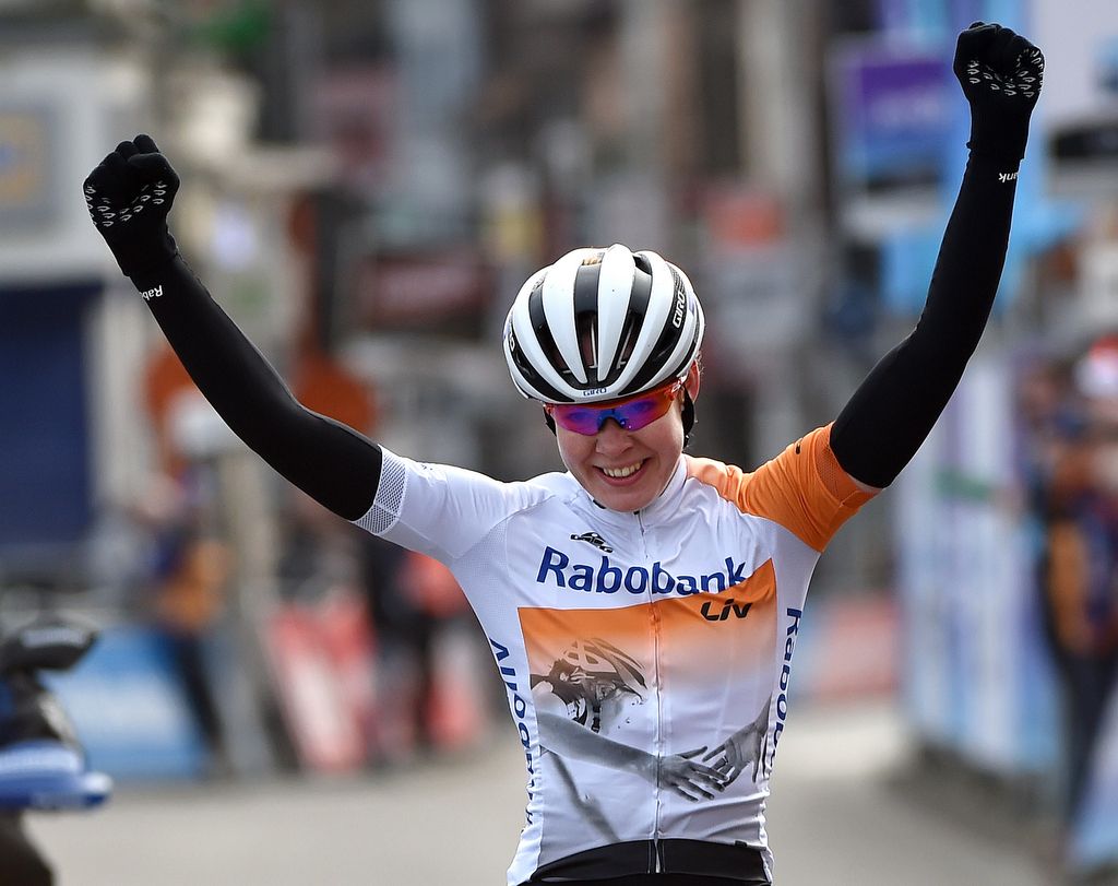 Anna van der Breggen (Rabo Liv) wins