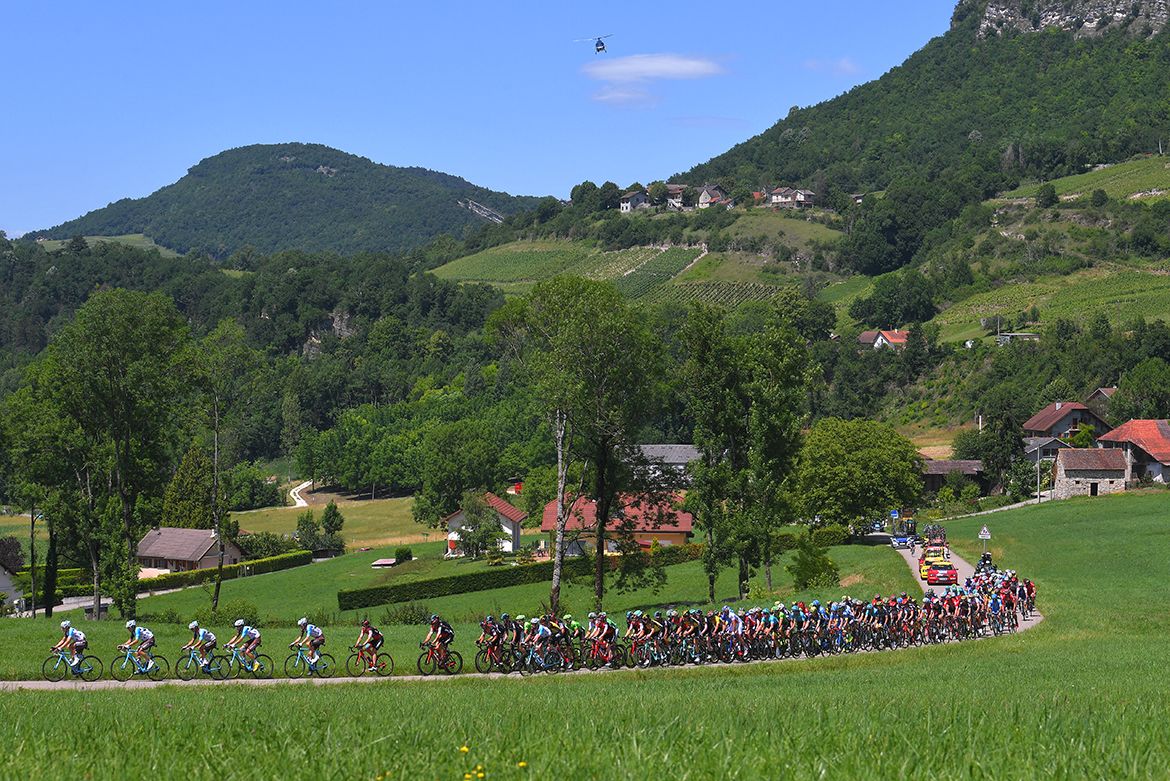 The Crit&eacute;rium du Dauphin&eacute; peloton