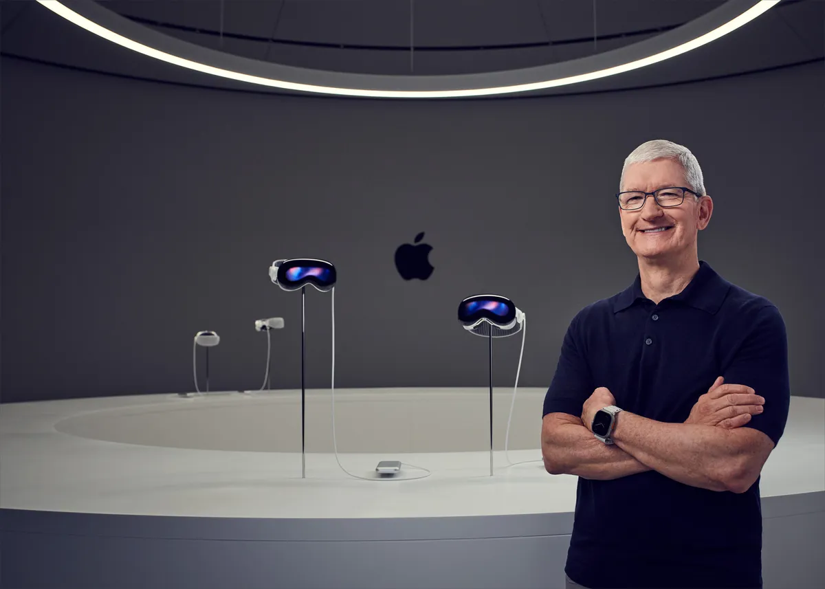 Apple faces a challenging year with Vision Pro, AI issues, stock losses; hopes for new Siri, WWDC