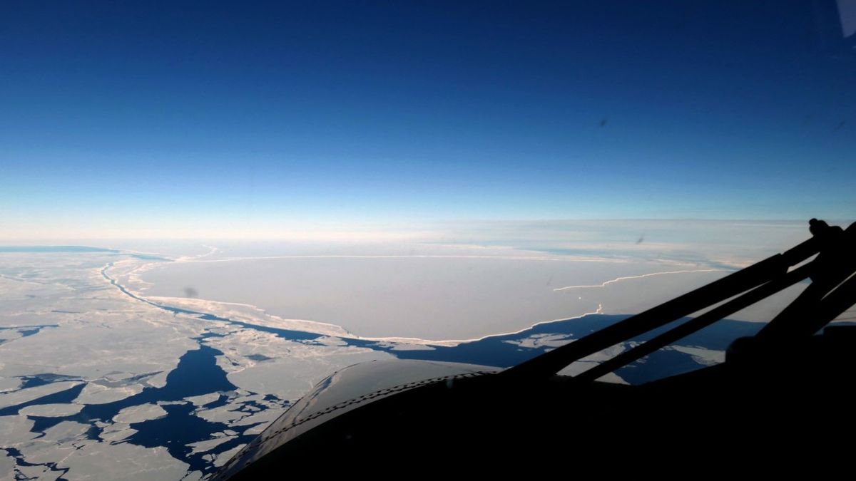 Watch 1st aerial footage of gigantic, breakaway Antarctic iceberg the size of Los Angeles