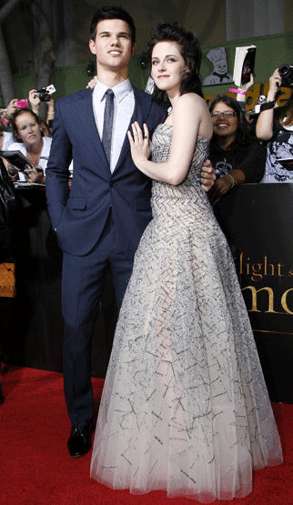 Kristen Stewart & Taylor Lautner at the New Moon LA premiere