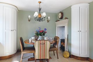 arts_and_crafts_dining_room_flowers_stove