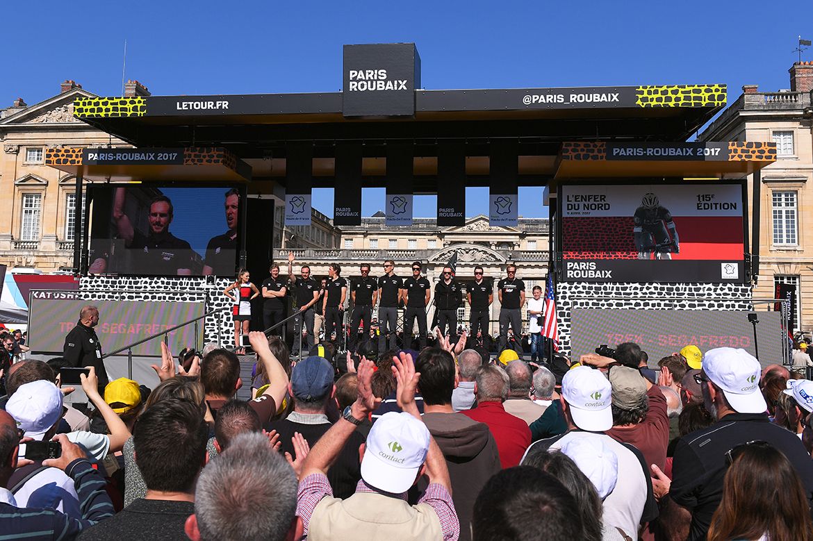 Trek-Segafredo presented to fans ahead of Paris-Roubaix