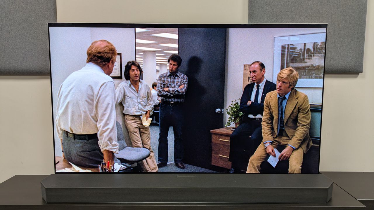 All The President's Men 4K Blu-ray showing group of journalists in Washington post editor's office.