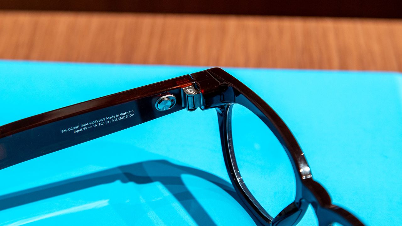 Hands-on with Samsung Glasses with Warby Parker and Gentle Monster styles