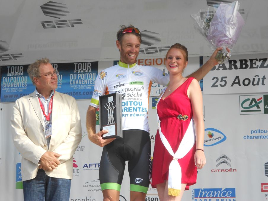 Arnaud G&eacute;rard takes the leader's jersey