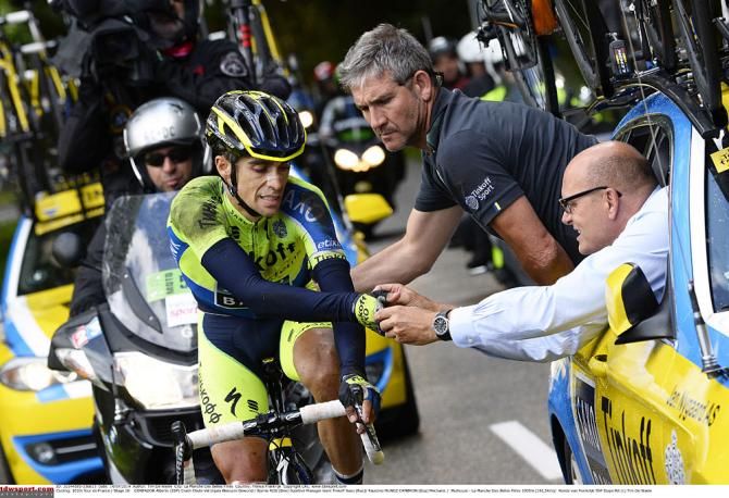 Alberto Contador (Saxo-Tinkoff) clearly in pain and receiving attention before he would abandon during stage 10.