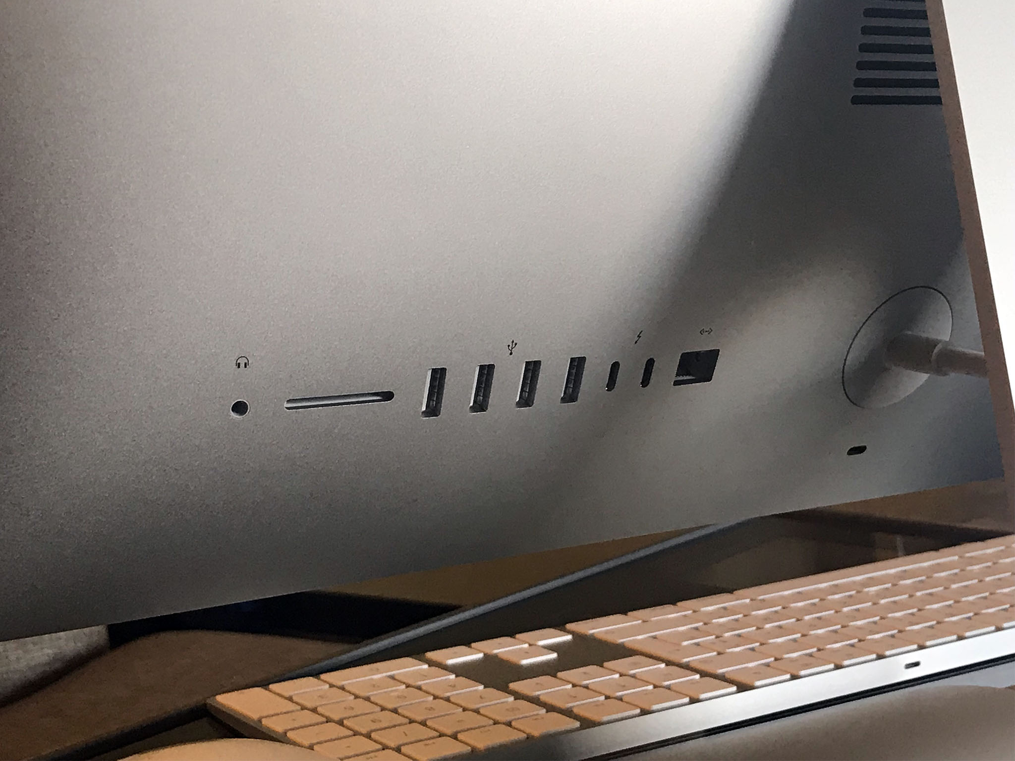 Can you upgrade the RAM in the 27-inch iMac? |