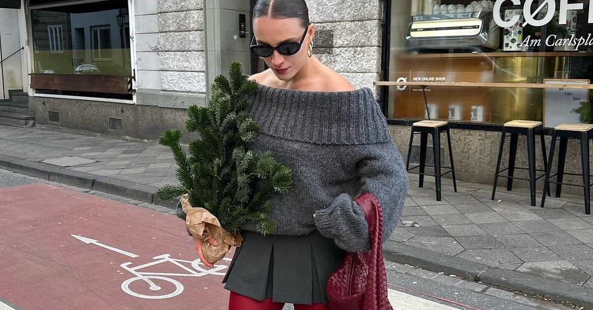 Fashion People Everywhere Are Wearing Winter’s #1 Tights Trend