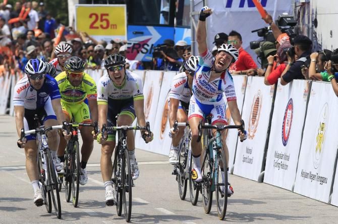 Kenny van Hummel (Androni Giocattoli) beat Aidis Kruopis (Orica-GreenEdge))