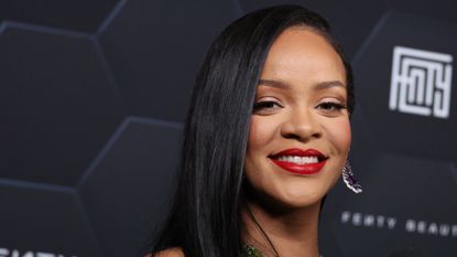 Rihanna - best hairstyles for oval faces