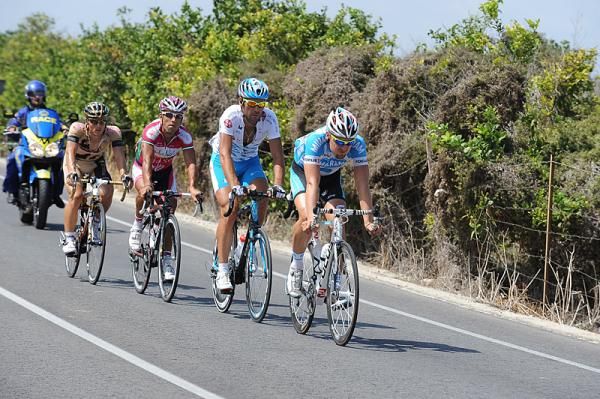 The breakaway is led by Dominik Roels (Milram)