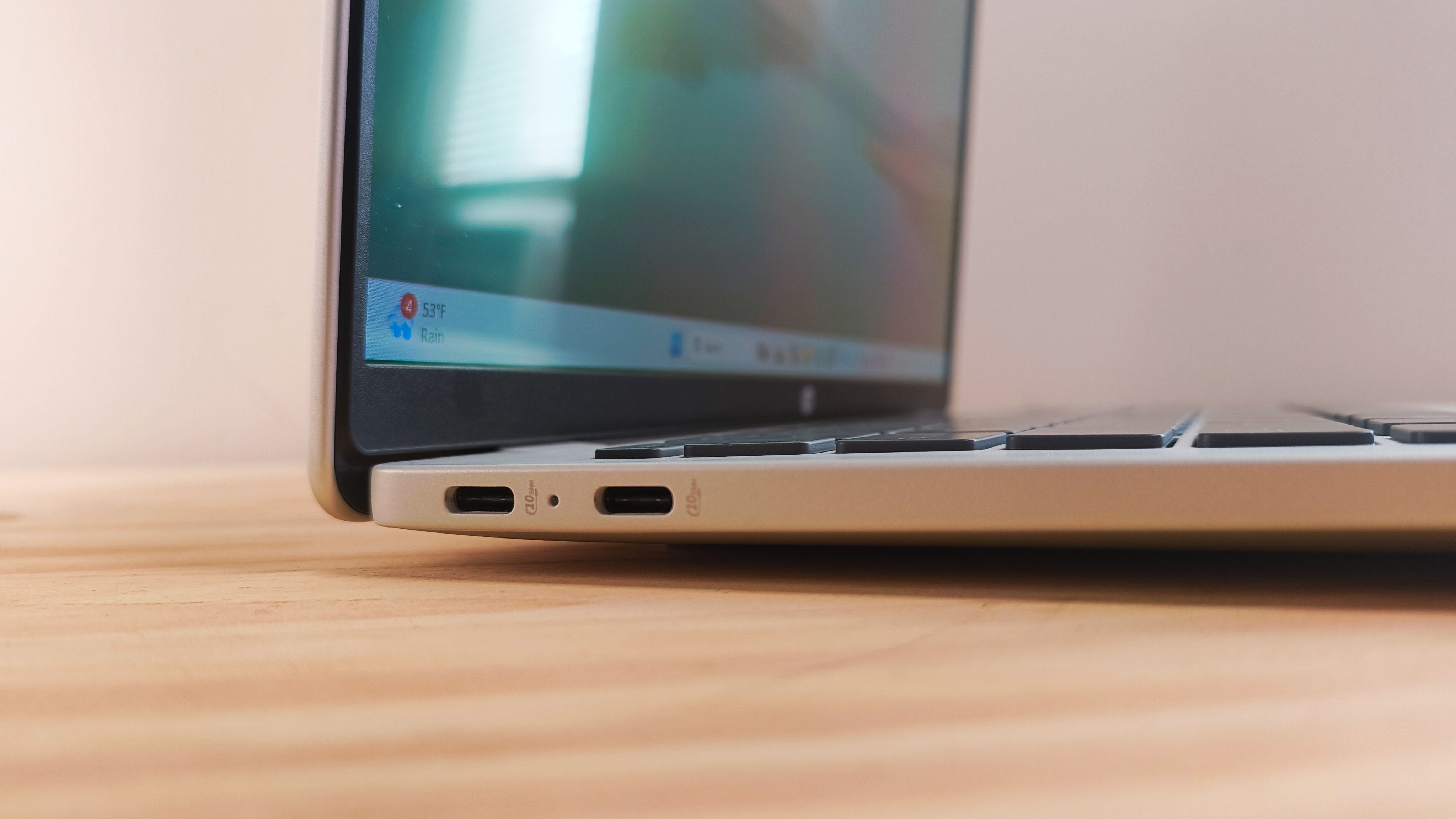 An HP OmniBook 5 14 Inch Next Gen AI PC on a desk