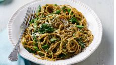 Spinach and walnut pesto pasta 