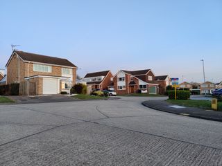 The 8 Pro ensured details on the houses was good, while the sky wasn't blown out