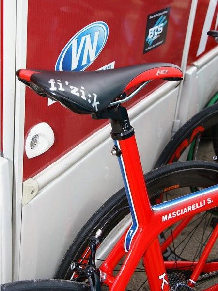 The King 3 uses a pseudo-integrated seatmast design.