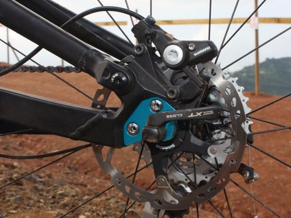Fully replaceable dropouts will eventually also be interchangeable with 142x12mm thru-axle versions.