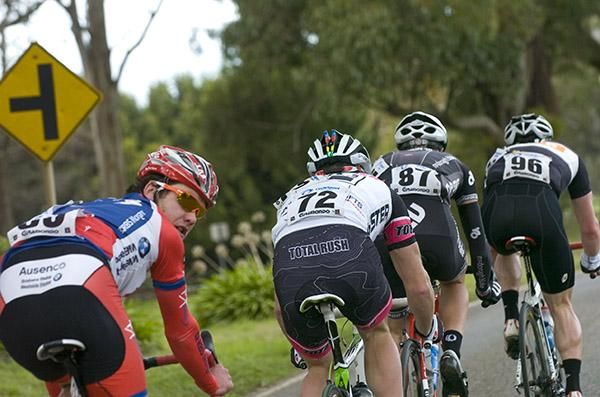 Cameron Peterson (Virgin Blue/RBS Morgan) sneaks a peek over the shoulder at the chasing peloton as the gap narrows in the final twenty kilometres.