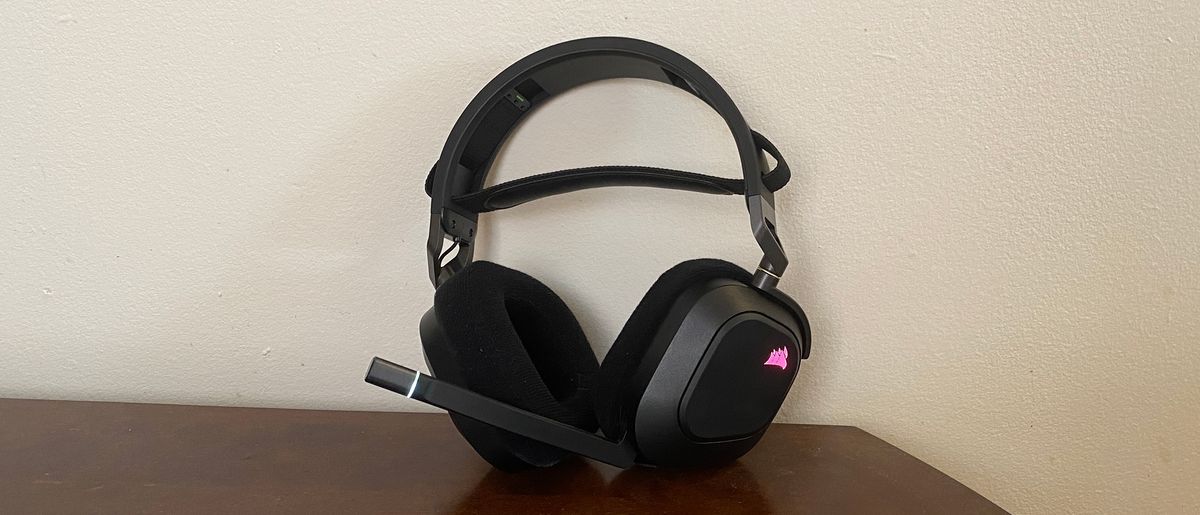 Corsair HS80 RGB USB Gaming Headset Review: Great Mic, Inflexible