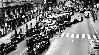 Stockholm 1967 – traffic switches from right to left. © Keystone-France/Gamma-Keystone via Getty Images