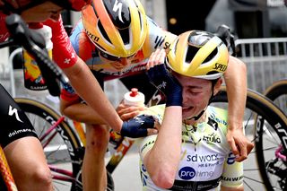 Itzulia Women: Mischa Bredewold secures overall victory with daredevil descending as Dominika Włodarczyk doubles up to win final stage 