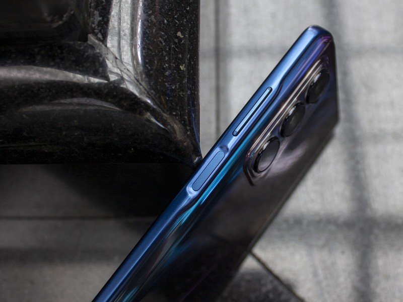 Motorola Edge 2021 Hands On Power Button Fingerprint Scanner
