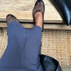 Influencer wears Mango mesh ballet flats.