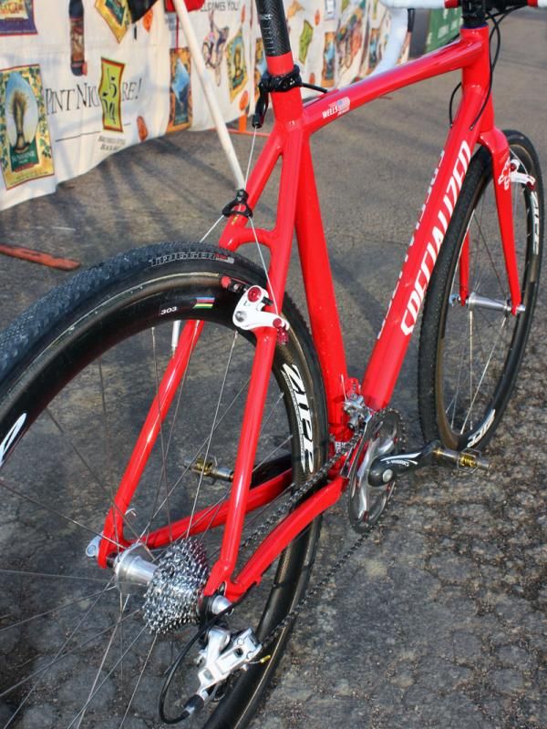 The no-nonsense rear end uses essentially straight seat stays.