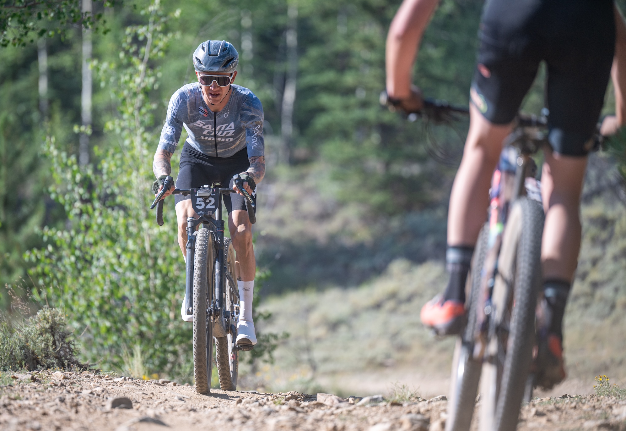 Keegan Swenson encounters two-way traffic at 2025 Leadville Trail 100 MTB on his way to a fifth victory