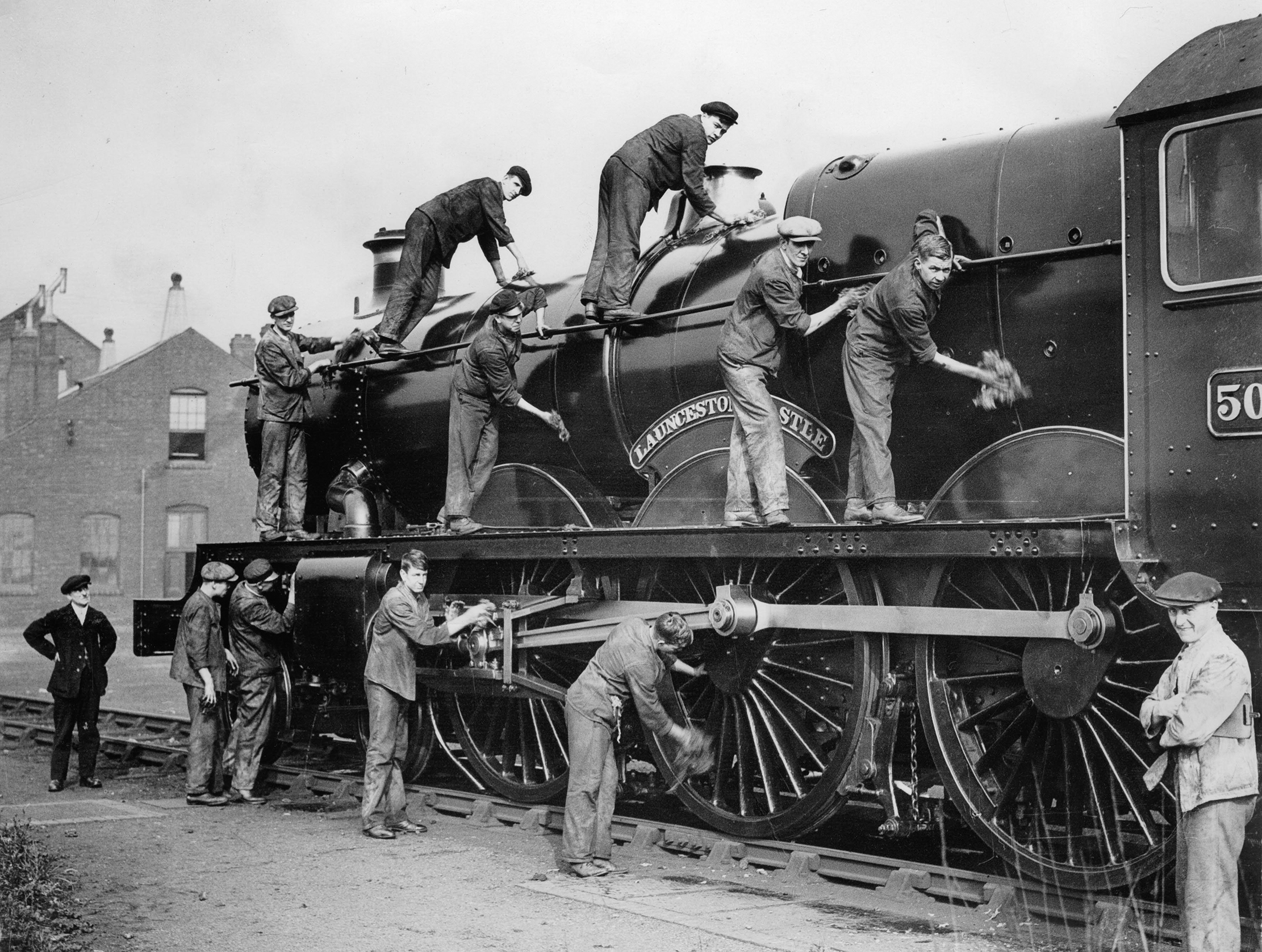 The world's fastest train at the time, the 'Cheltenham Flyer', photographed in 1931.