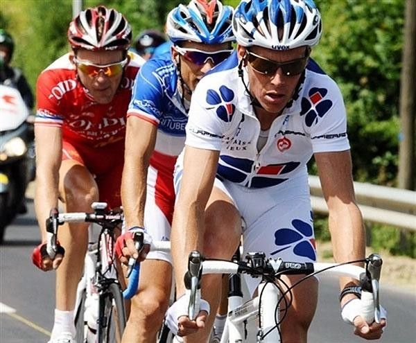 The break of the day with Lilian J&eacute;gou (Fran&ccedil;aise des Jeux) leading Nicolas Vogondy (Agritubel) and Florent Brard (Cofidis).