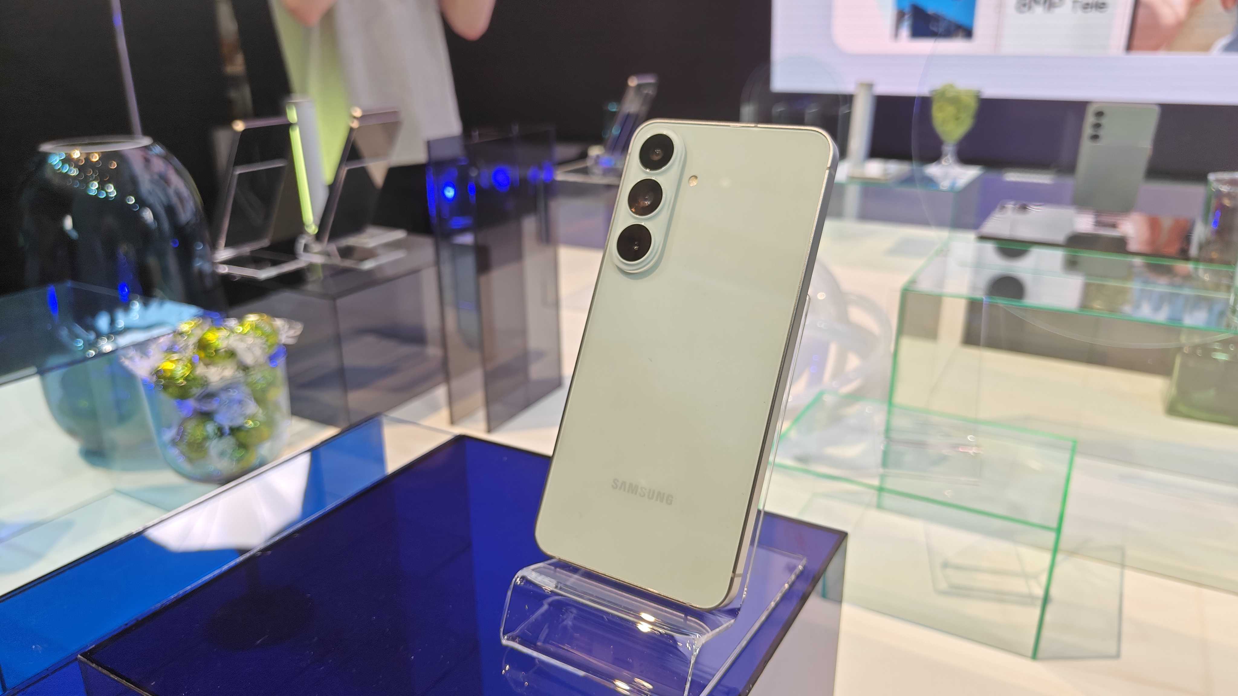 Pistachio Samsung S26 FE smartphone on a stand.