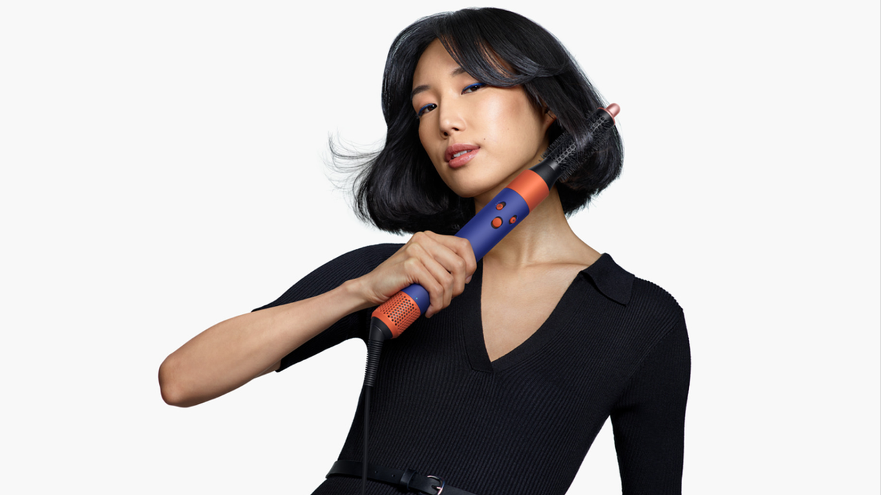 Asian model with short hair using the dyson airwrap id curling attachment 