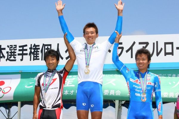 Podium (L-R): Makoto Iijima (Team Bridgestone Anchor), Kazuhiro Mori (Aisan Racing) and Taiji Nishitani (Aisan Racing).