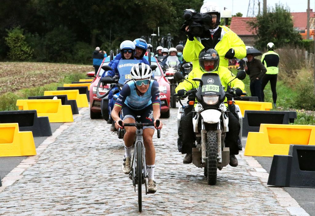 ROUBAIX FRANCE OCTOBER 02 Elisabeth DeignanArmitstead of United Kingdom and Team Trek Segafredo competes in the breakaway through cobblestones sector during the 1st ParisRoubaix 2021 Womens Elite a 1164km race from Denain to Roubaix ParisRoubaixFemmes ParisRoubaix on October 02 2021 in Roubaix France Photo by Etienne Garnier PoolGetty Images