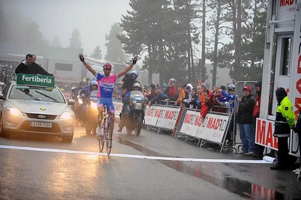 Alessandro Ballan (Lampre) comes though the mist to claim the stage and the race overall.