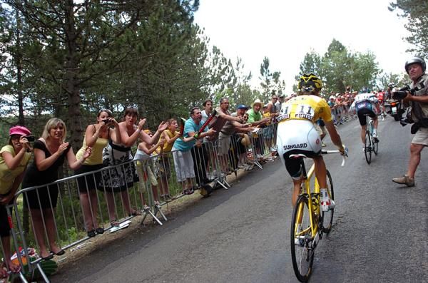 Andy Schleck (Saxo Bank) pursues Jurgen Van Den Broek (Omega Pharma - Lotto) on the final climb.